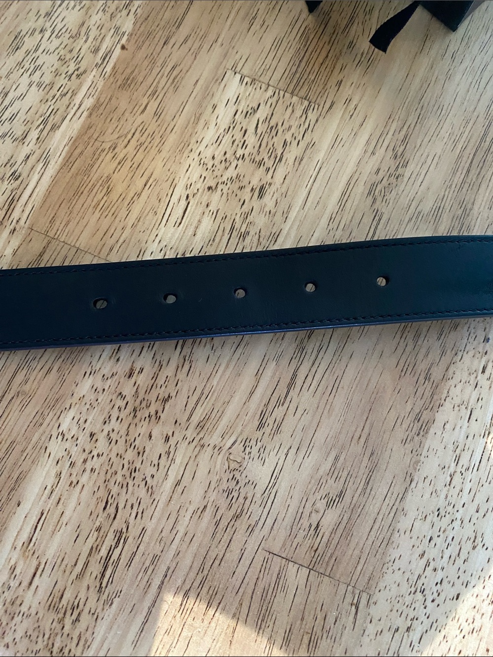Gucci Black Leather Belt with Gold Interlocking GG Buckle - Picture 4 of 6